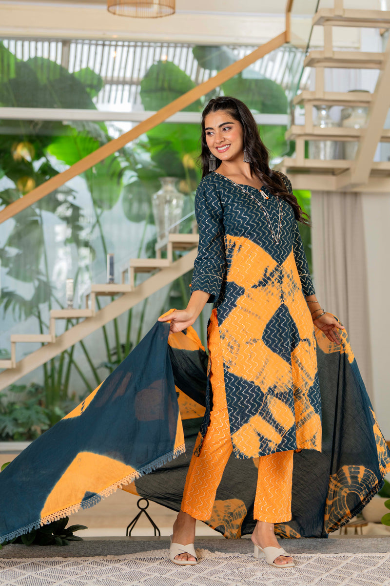 Women Tie& Dye Cotton Lapet Straight Shape Kurta , Pant With Dupatta