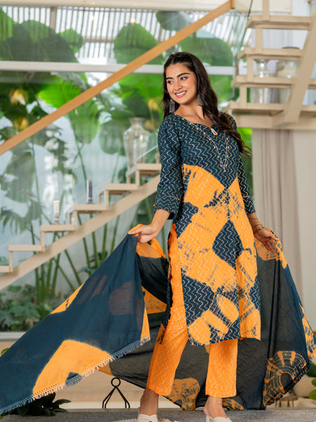 Women Tie& Dye Cotton Lapet Straight Shape Kurta , Pant With Dupatta