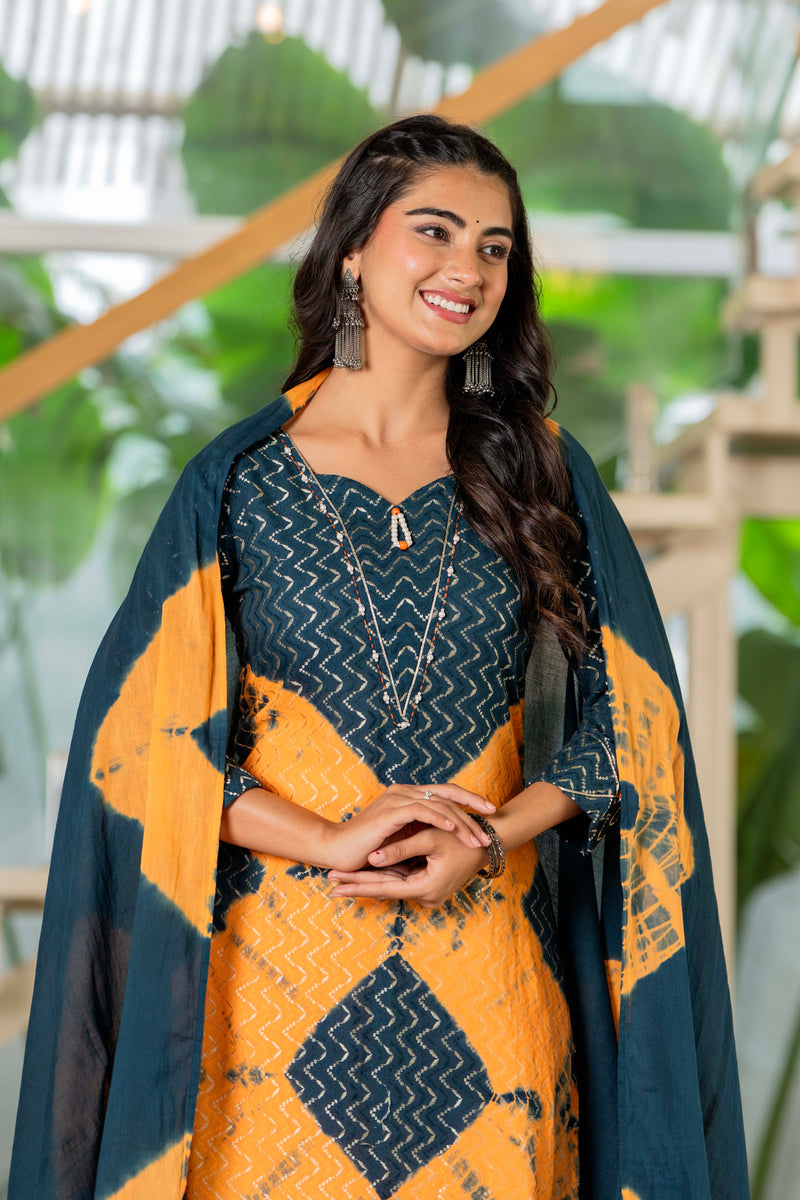 Women Tie& Dye Cotton Lapet Straight Shape Kurta , Pant With Dupatta