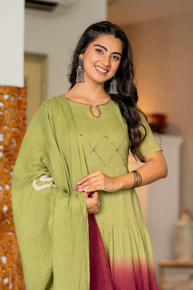 Women Tie& dye Mulcotton Anarkali Shape Kurta, Pant With Dupatta