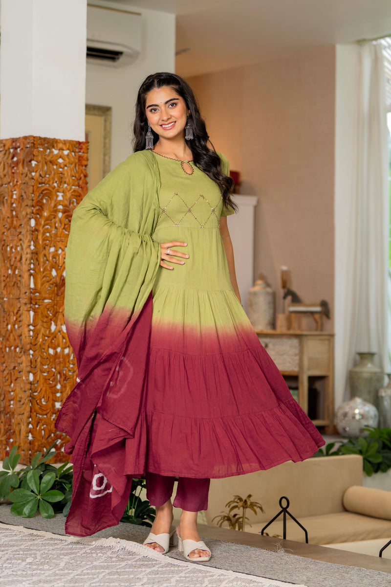 Women Tie& dye Mulcotton Anarkali Shape Kurta, Pant With Dupatta