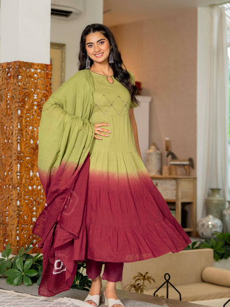 Women Tie& dye Mulcotton Anarkali Shape Kurta, Pant With Dupatta