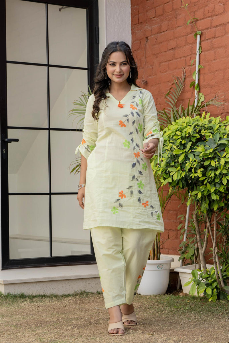 Woman Cotton V-Neck with Collor Hand Brush Painted Cord Set