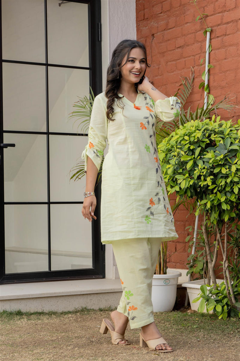 Woman Cotton V-Neck with Collor Hand Brush Painted Cord Set