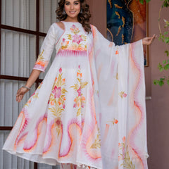 Women White Brush Paint, Anarkali shape, kurta, pant & Duptta