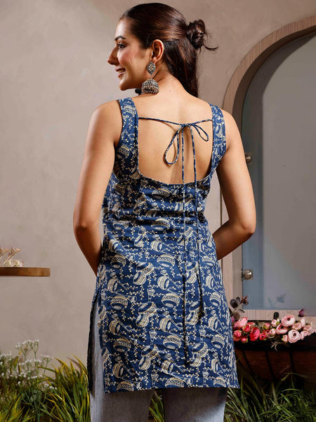 Women Floral Printed Square Neck Pure Cotton Kurti